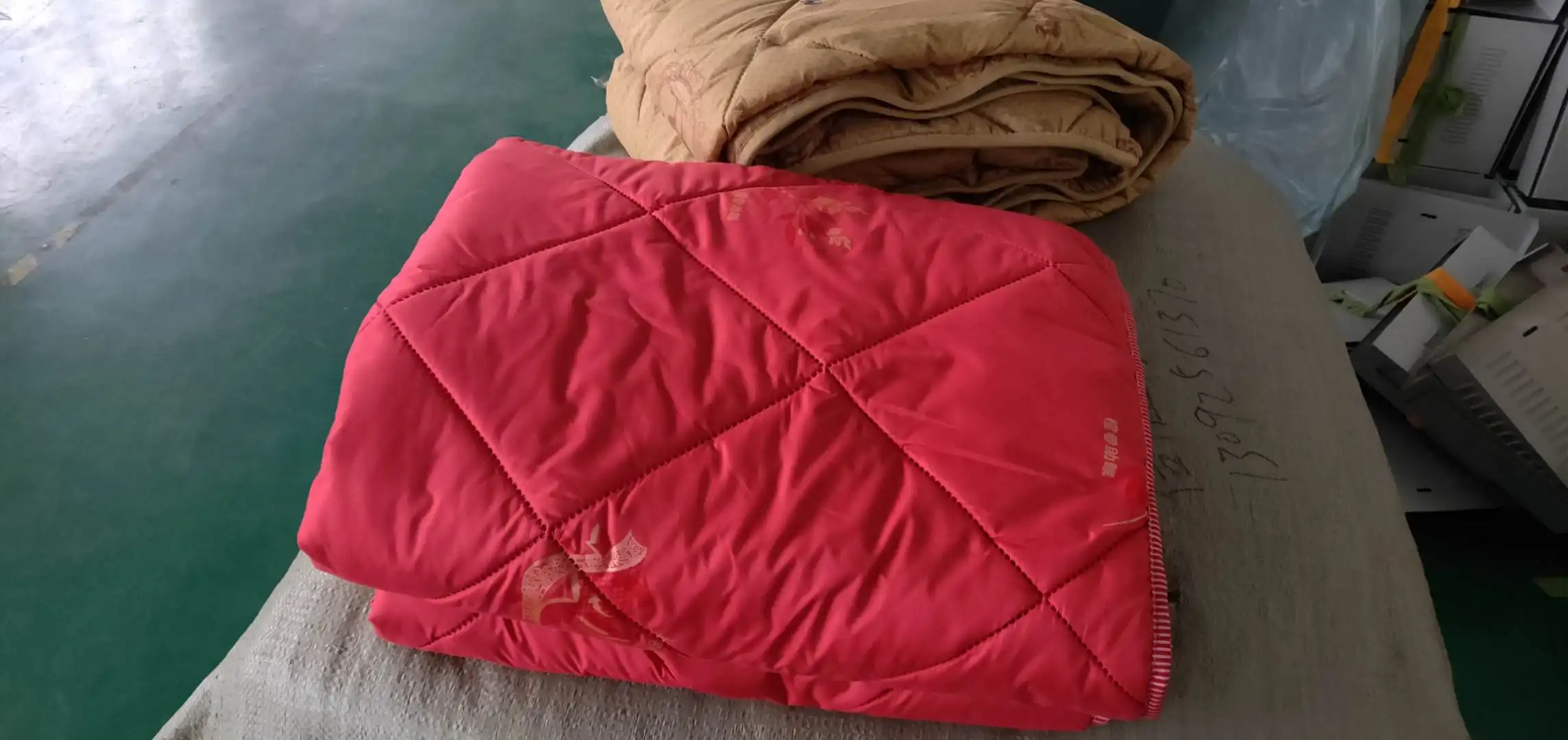 Ultrasonic quilting machine for dots line