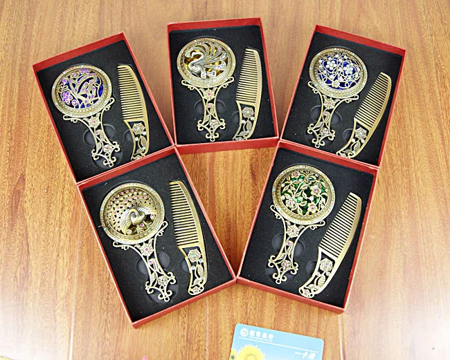 Wholesale Promotion Gift Handheld Bronze Hollow Out Cosmetic Makeup Decorative Comb Mirror Set