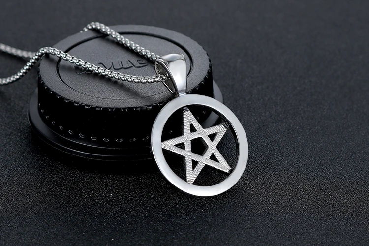 Фабрика Dongguan, Мужская подвеска из нержавеющей титановой стали с серебряной пятиконечной звездой, круглая коробка, ожерелье, цепочка, подарок на Рождество, в наличии