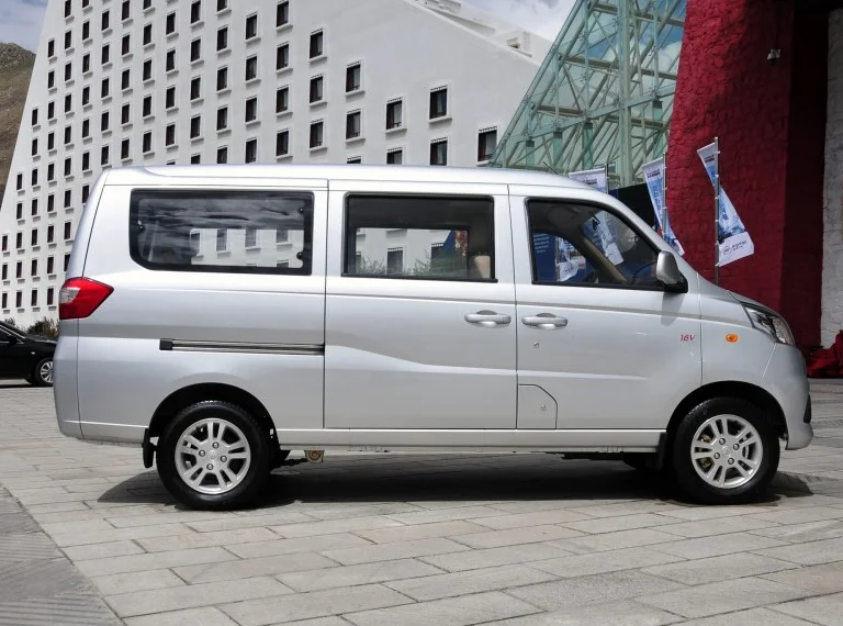 
2018 New Foton V55 microbus 11 seats gasoline engine mini bus home vehicle 