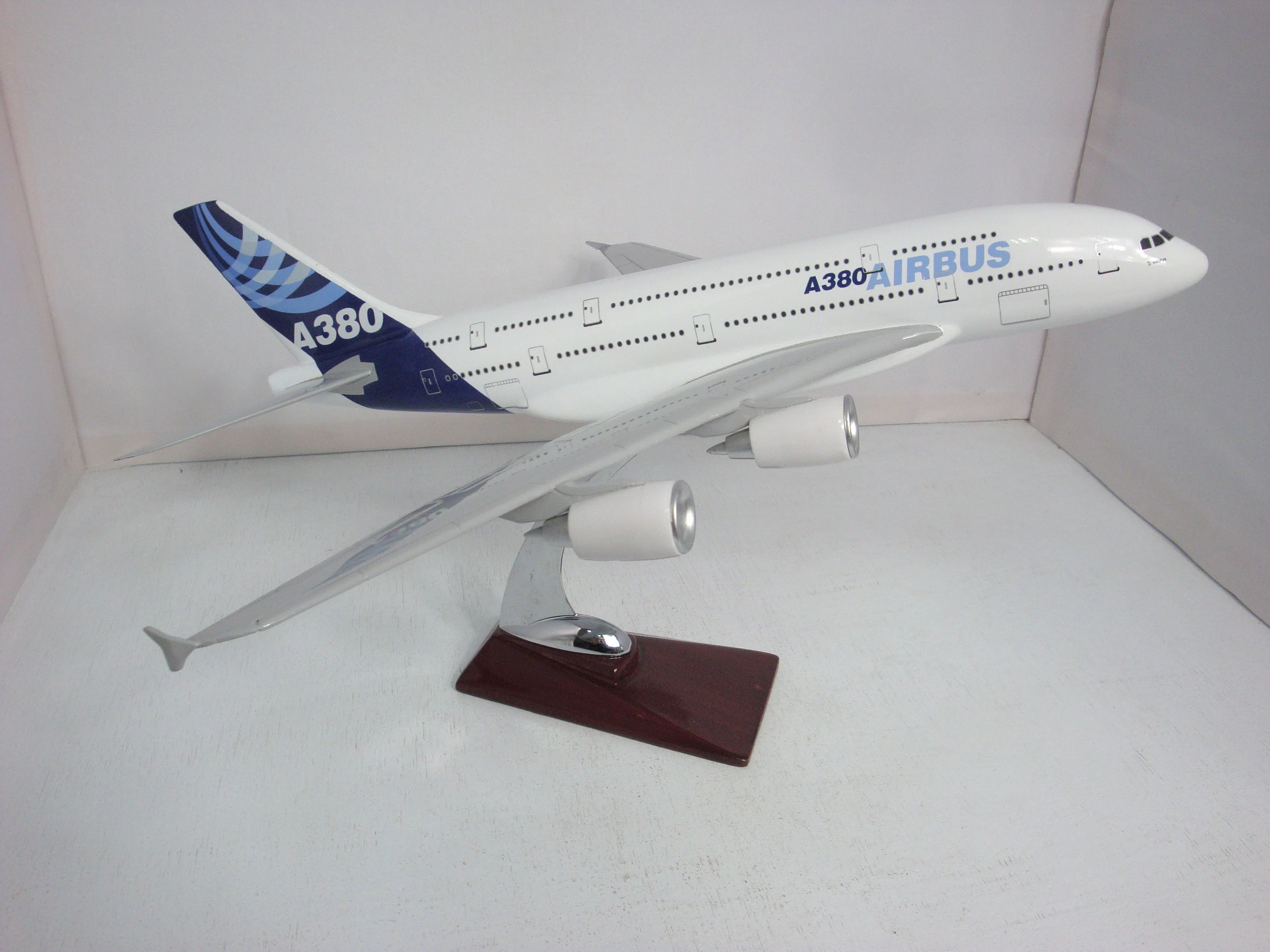 
EXCELLENT QUALITY AIRBUS A380 AIRCRAFT MODEL 