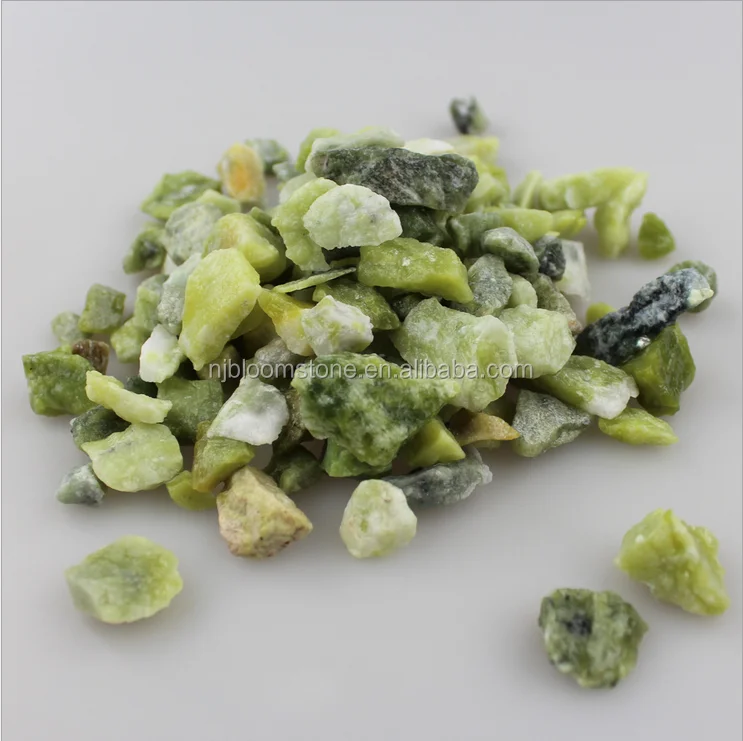 Декоративный натуральный цветной камень для сада