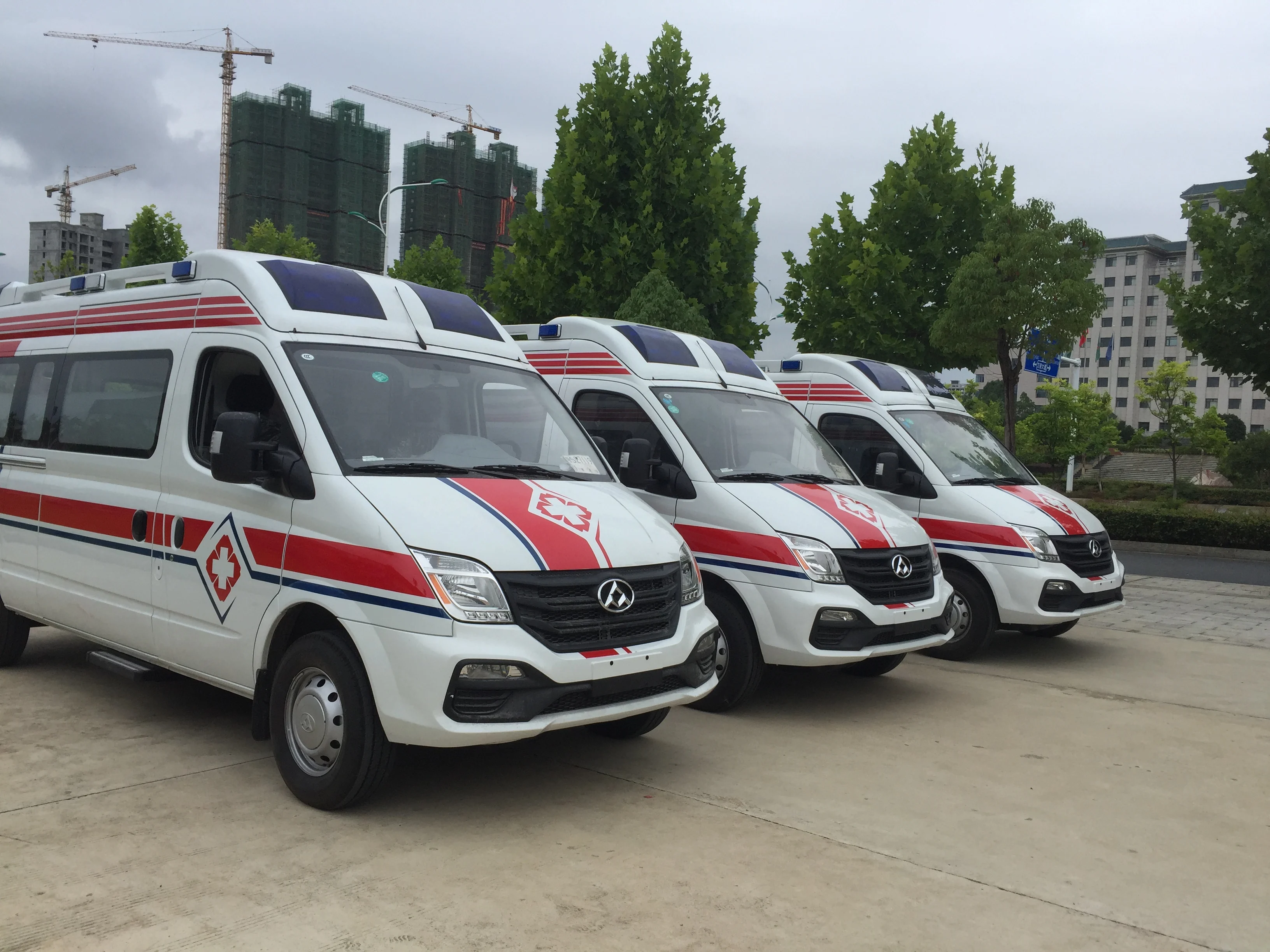 
Factory supply SAIC 4x2 left hand drive right hand drive diesel emergency ambulance for sale 