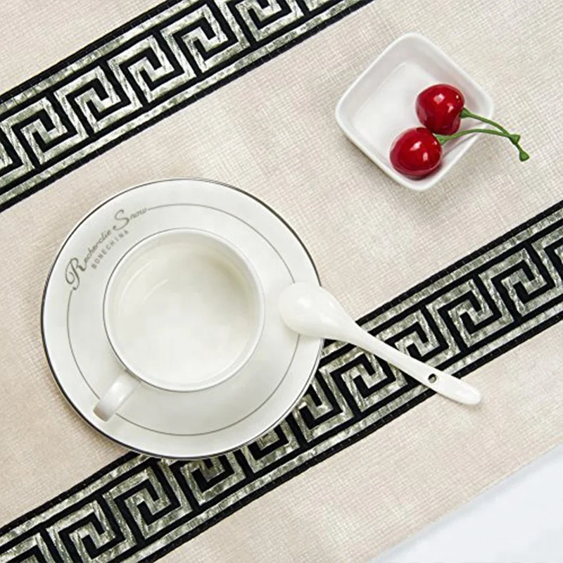 Luxury Decorative Solid Color Classic Design Embroidered Table Runner for Banquet