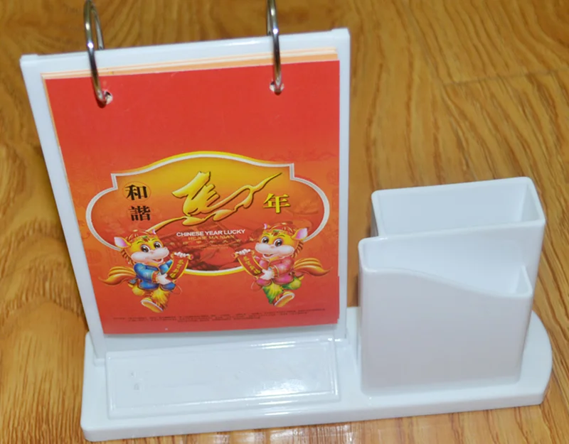 2021 customized design desk calendar  with pen holder, plastic calendar