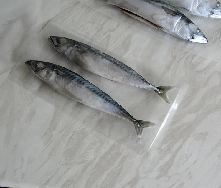 Factory price food grade 3 side sealed Vacuum packing bag/nylon retort pouch for frozen food with tear notch