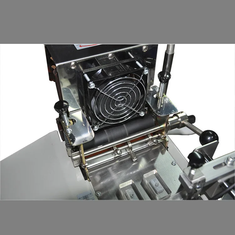 Компьютерная машина для горячей холодной резки тканых этикеток печатных и из