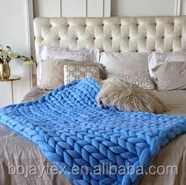 
15-23 Micron 100% Australia Merino Wool Roving Top Super Chunky Giant Thick Wool Yarn for Blankets 