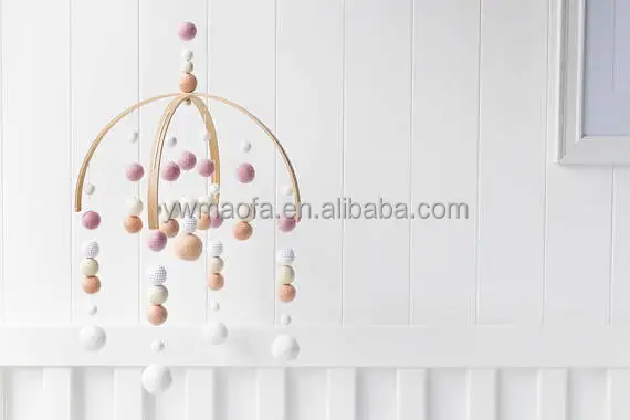 Factory-direct Wholesales Baby Nursery Mobile Kids Bed Room Felt Ball Decorations Mobile