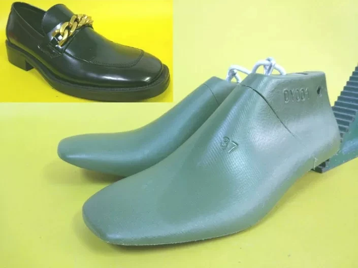 
ultra wide square toe ladies plastic shoes lasts with low heel 3cm 