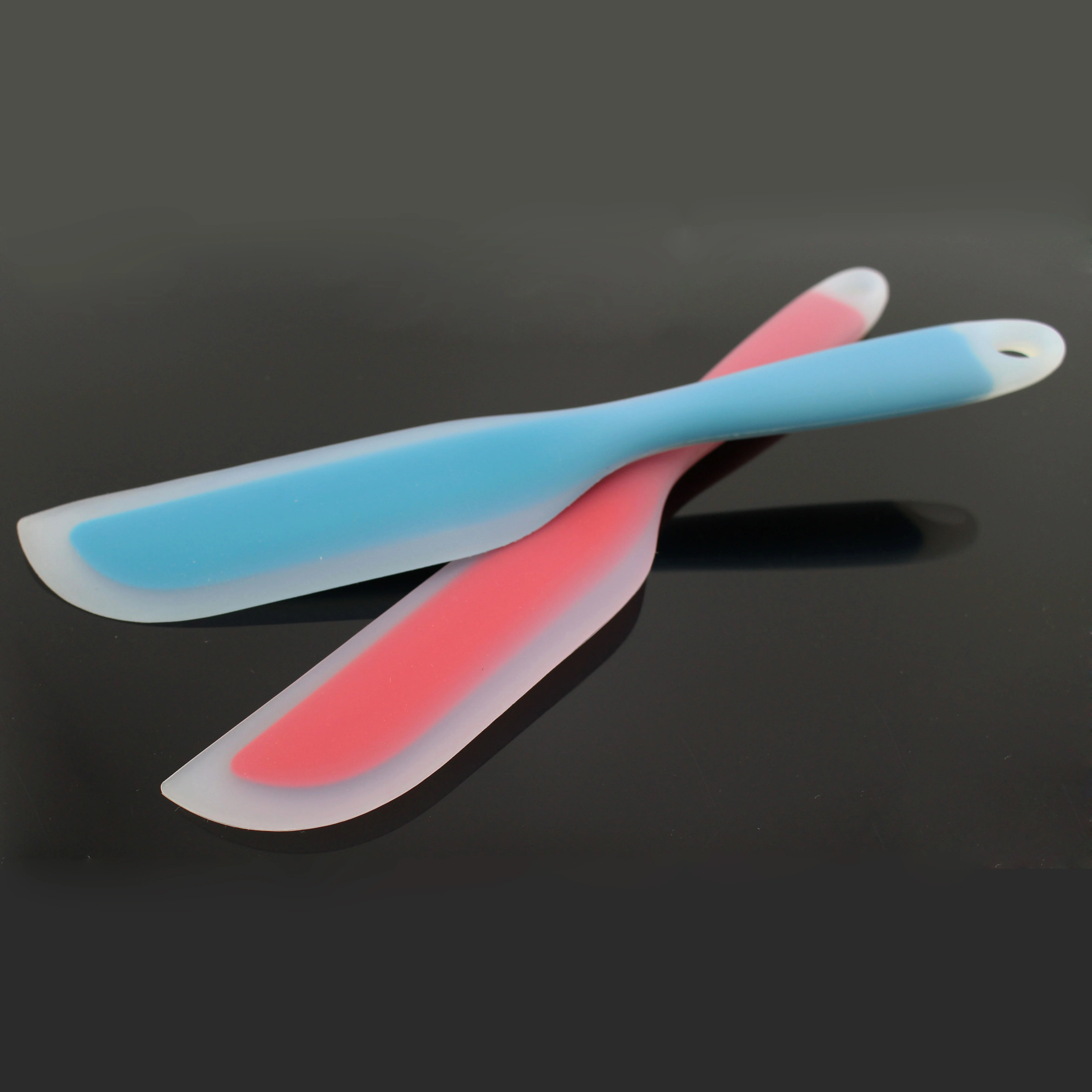 Unique Design-Knife shaped heat resistant spatula