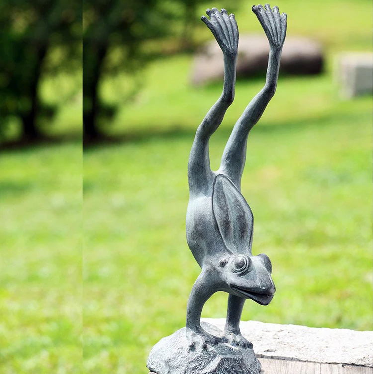 Hot sale modern metal bronze casting garden animal yoga frog sculpture for decoration