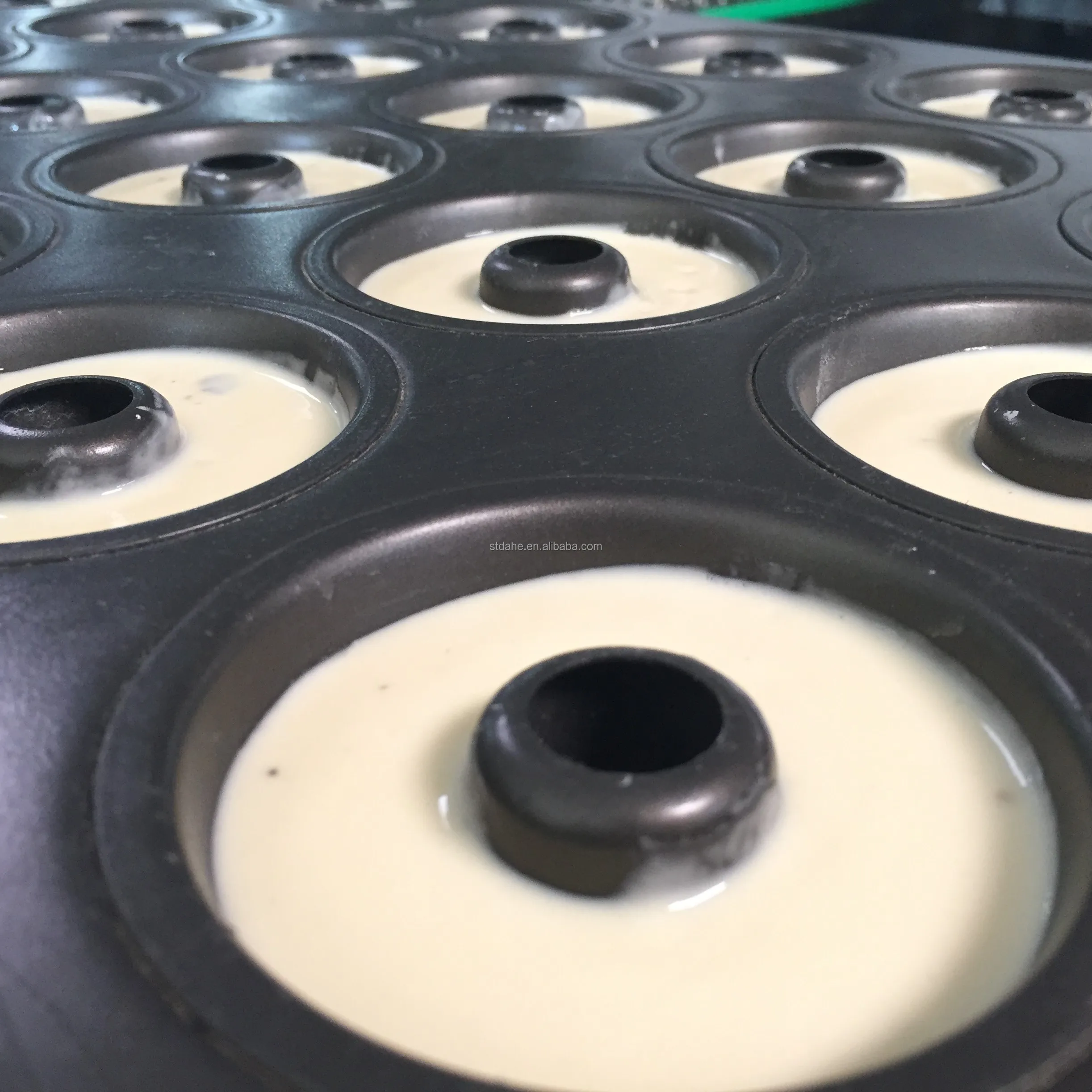 
Bakery Equipment Cake Dough Forming And Filling Machine 