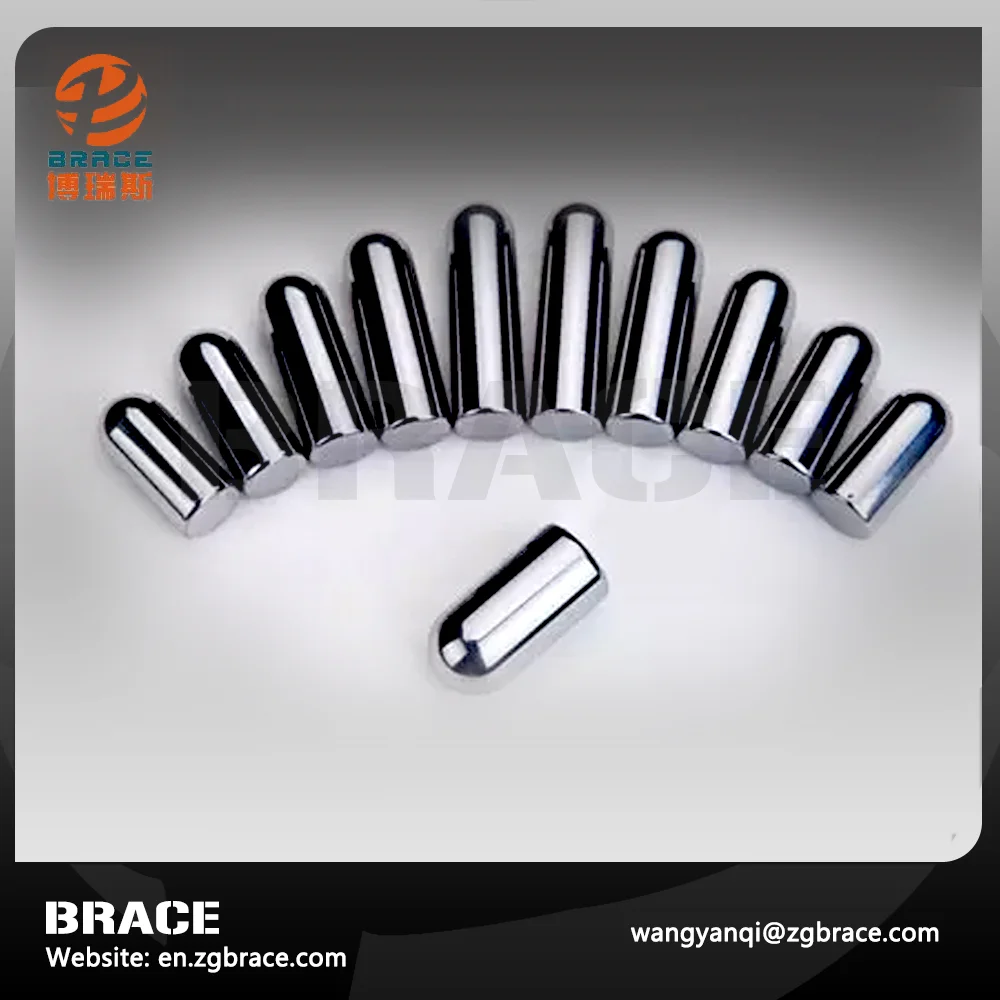 Tungsten carbide stud for HPGR