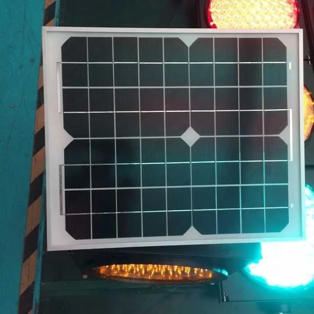 BBM solar powered yellow flashing traffic warning light
