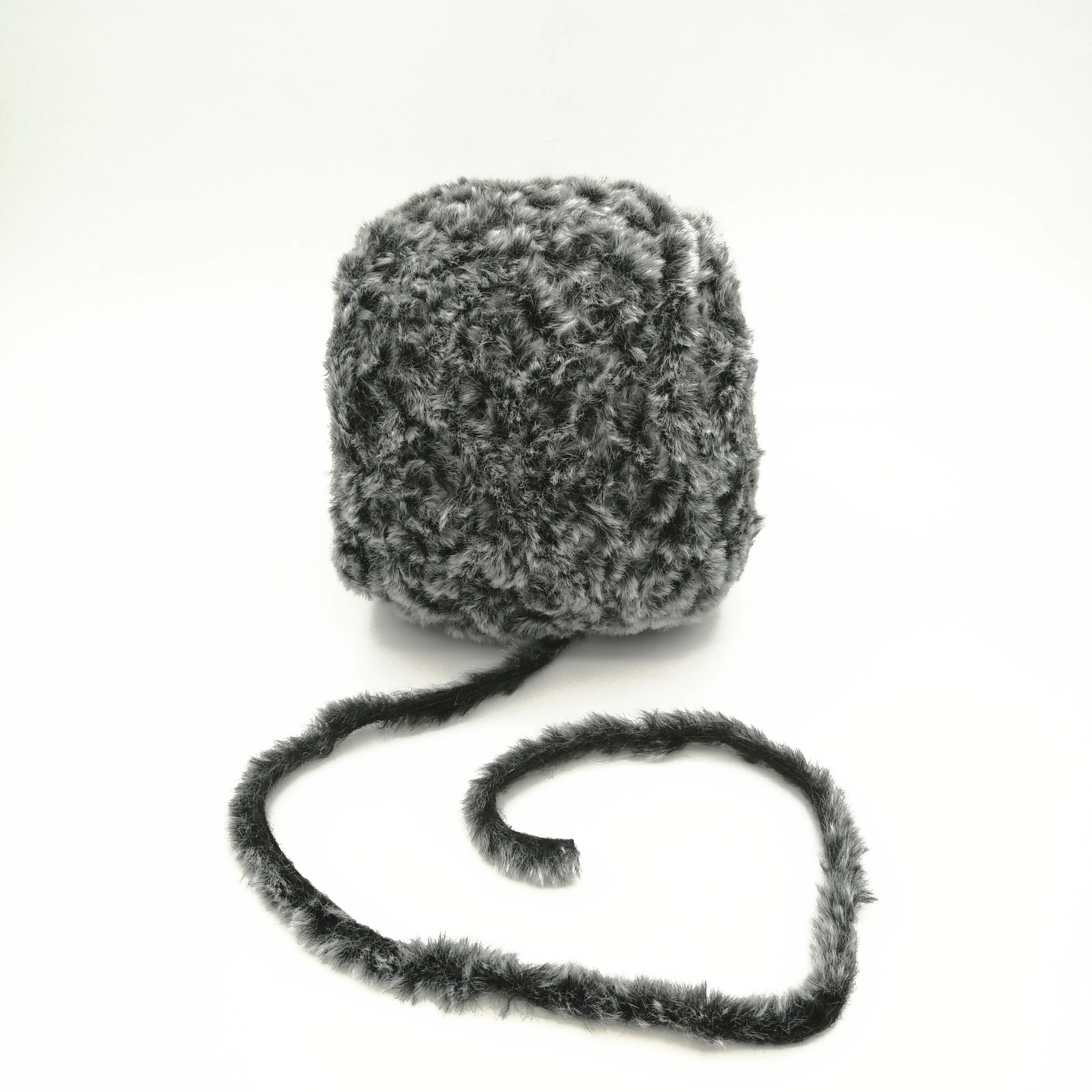 100% polyester yarn hand make hand knitting fur yarn fancy yarn for blanket scarf hat