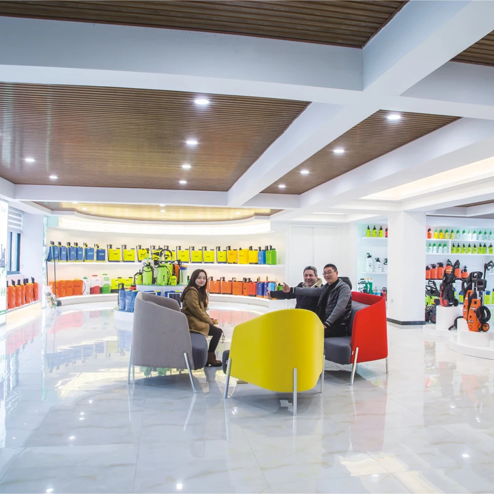 China factory agriculture home use garden knapsack plastic hand operated 12 16 20L manual weed sprayer