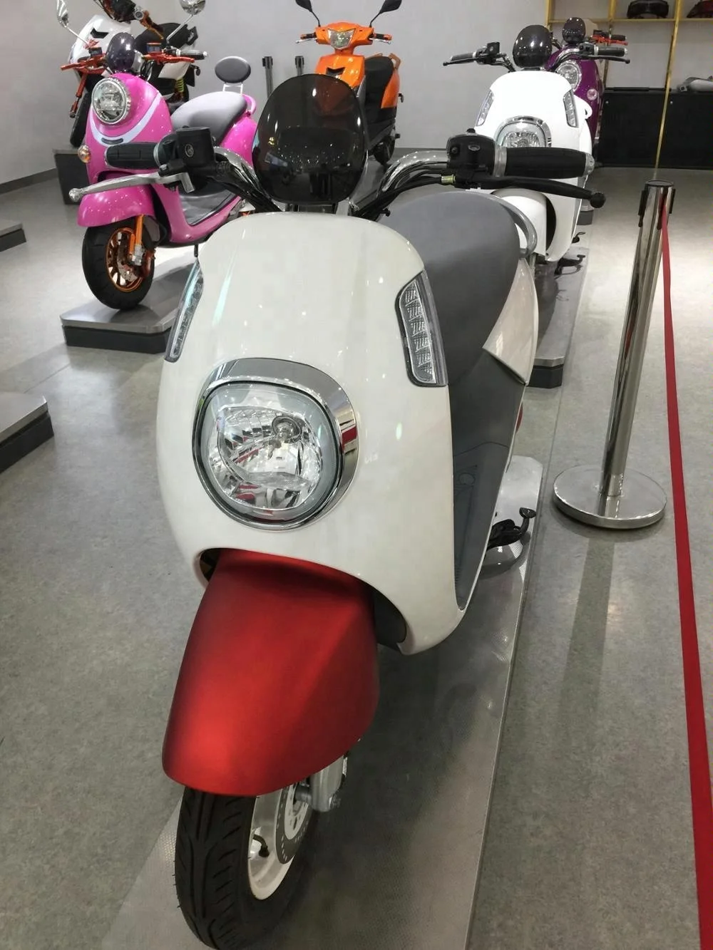 Electric Vespa 6-8h Charging Time and 72v Voltage two wheel electric scooter