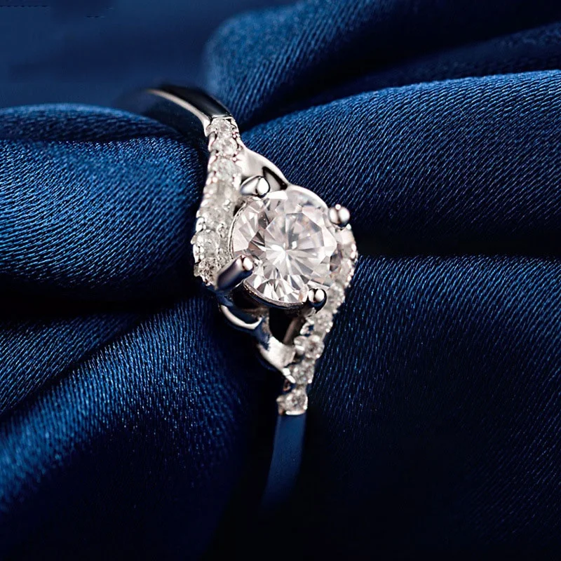 Shiny Clawed CZ Diamond Moissanite Wedding Ring for Women DS0105