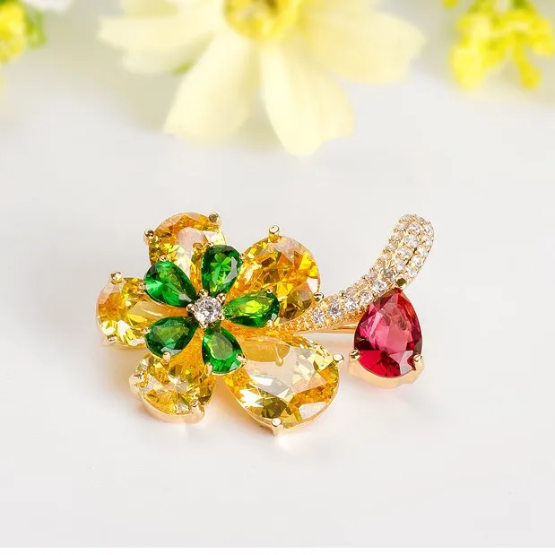 LUOTEEMI Wholesale Fashion Champagne Gold Brilliant Multicolor Cubic Zirconia Luxury Noble Flower Brooch For Wedding Invitations