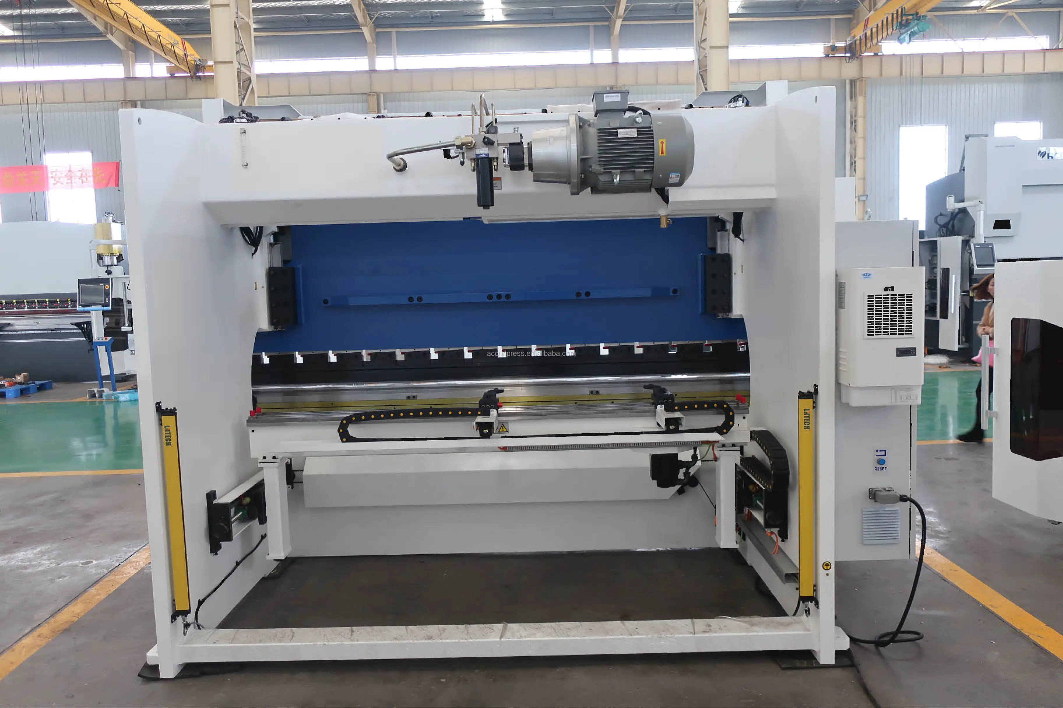 Accurl 4 axis DA58 system CNC 3200mm Euro Pro press brake