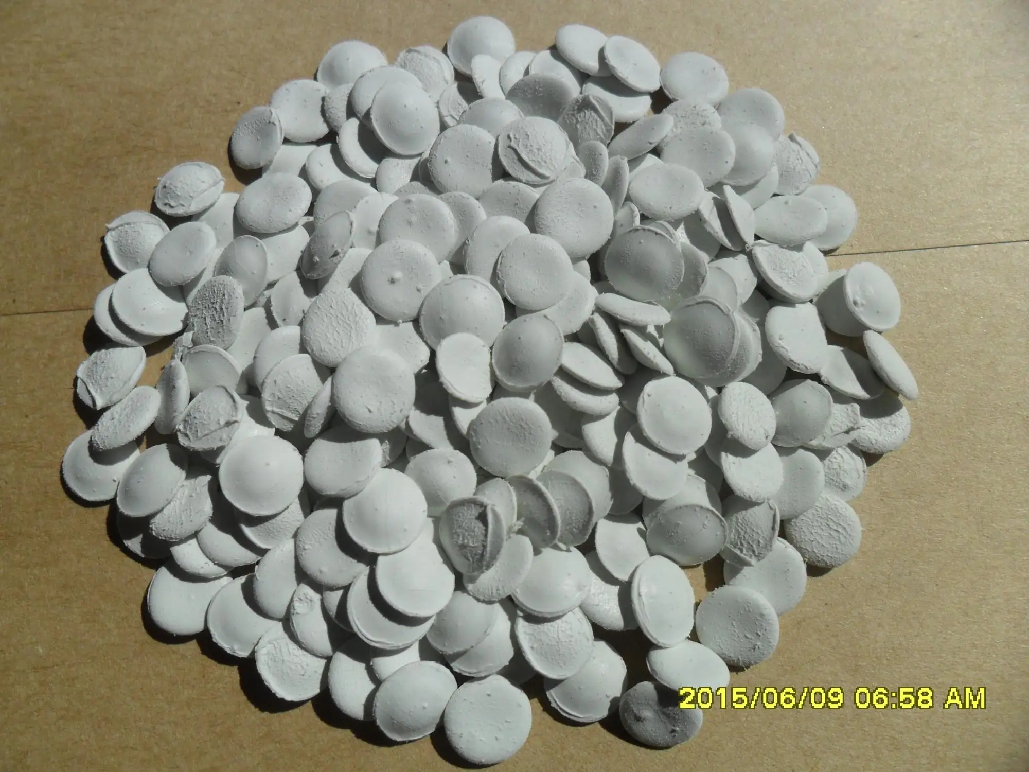 Pre-dispersed rubber compound vulcanization processing promoter accelerator master batch additive pellets