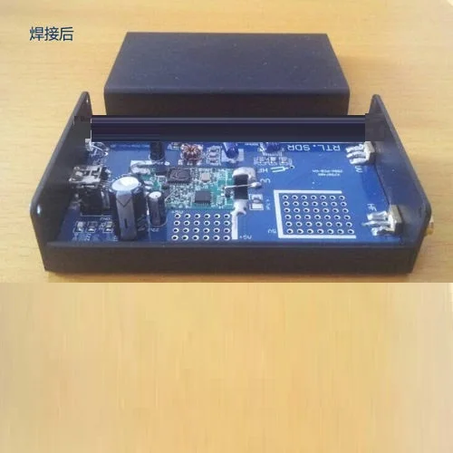 DIY KIT 100KHz to 1.7GHz UV HF RTL SDR USB Tuner Receiver R820T 8232 CW FM Module