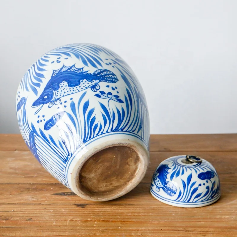 
Jingdezhen wholesale blue and white ceramic fish and algae jar,Chinese antique hand-painted old porcelain 