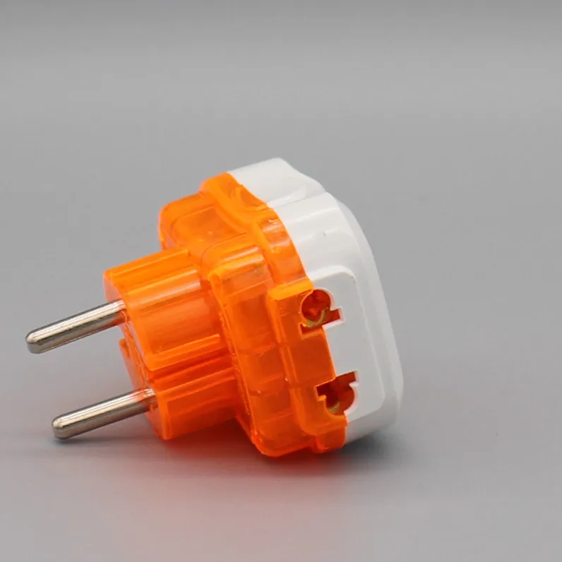 Universal 13A adapter socket worldwide travelling adaptor