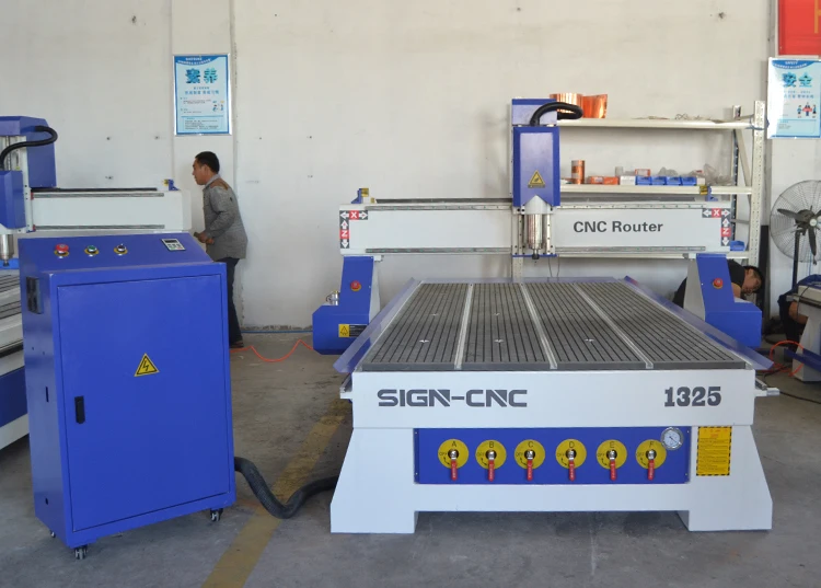 1325 кВт Вакуумный насос CNC деревообрабатывающий режущий маршрутизатор для шкафа