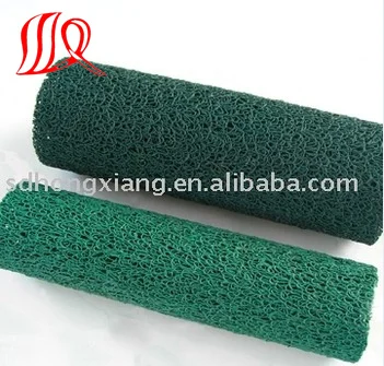 
Пластиковая водопроводная труба для дренажа дождевой воды на крыше 