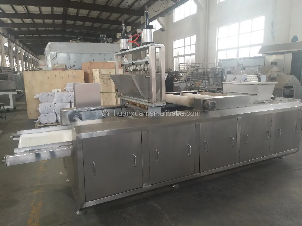 Automatic bear biscuit central filling machine