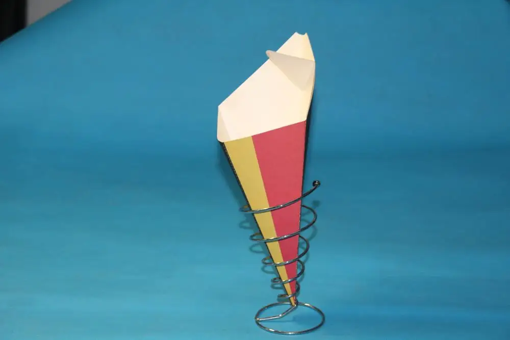 Высококачественный картонный конус из белой бумаги со встроенным контейнером для соуса