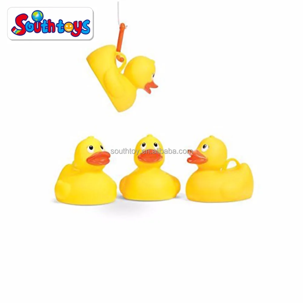 Надувной бассейн включает крючок для рыбалки утки