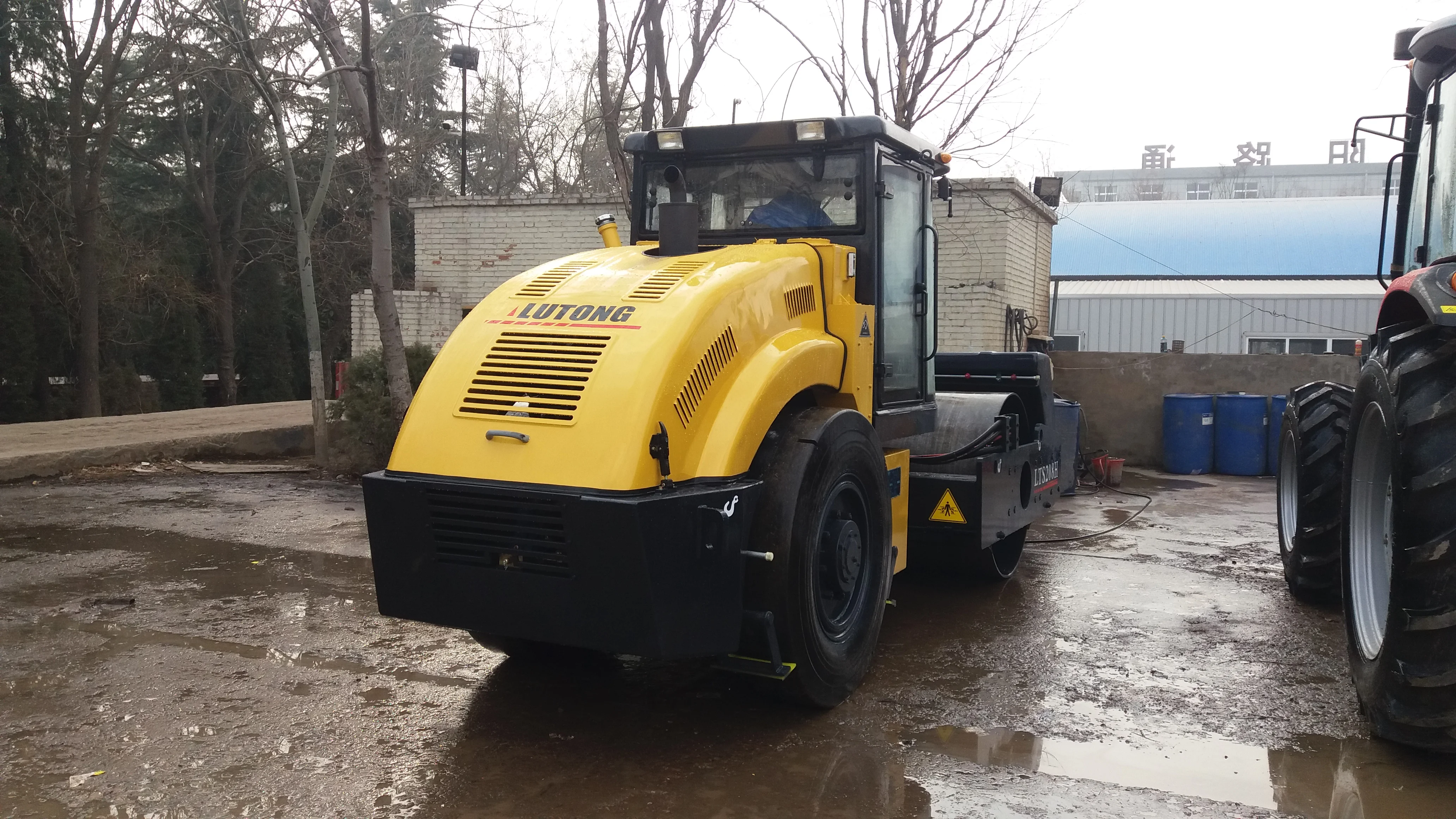 LUTONG 12 Tons Mini Mechanical Hydraulic Single Drum Compactor Road Roller LT212B