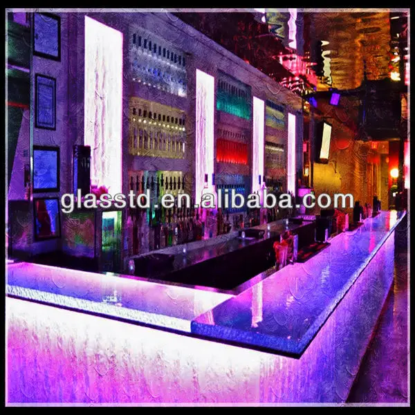 стеклянный бар показано на комбинацию белый оникс стекло и текстурированной, матовое стекло