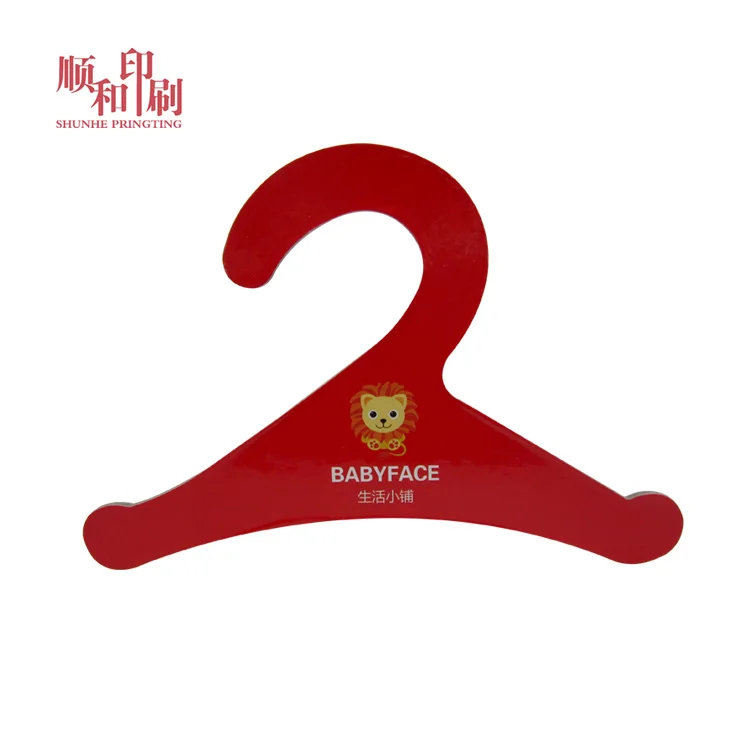 Пользовательский логотип модный картон переработанный мультяшный нагрудник вешалка для одежды оптовая продажа