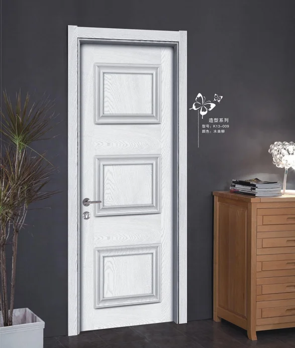 Классическая твердая деревянная дверь цвета слоновой кости в европейском стиле