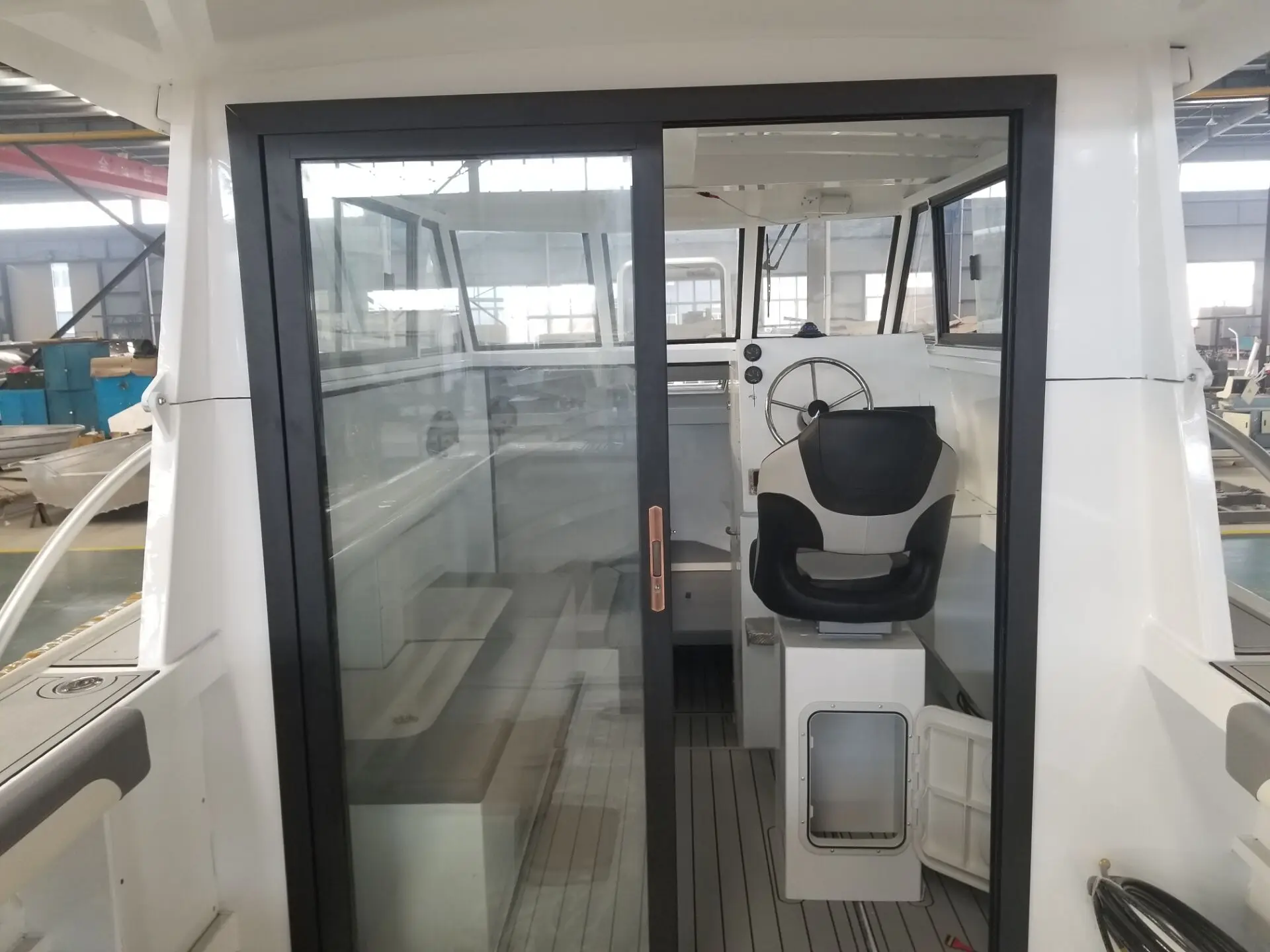 Yacht lifestyle 9.0m cabin hard top with fully enclosed windscreen Aluminium speed boat