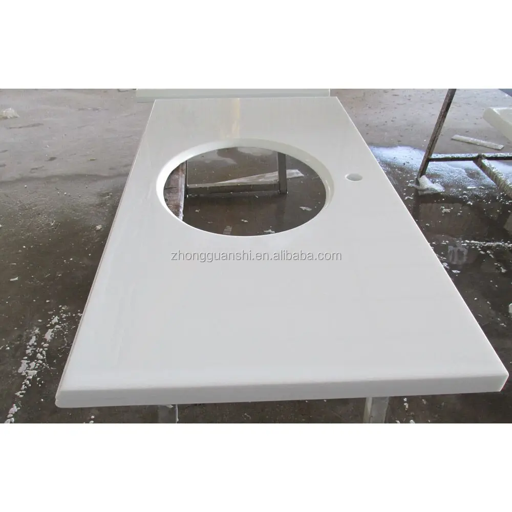 Чистый белый обеденный стол из наностекла