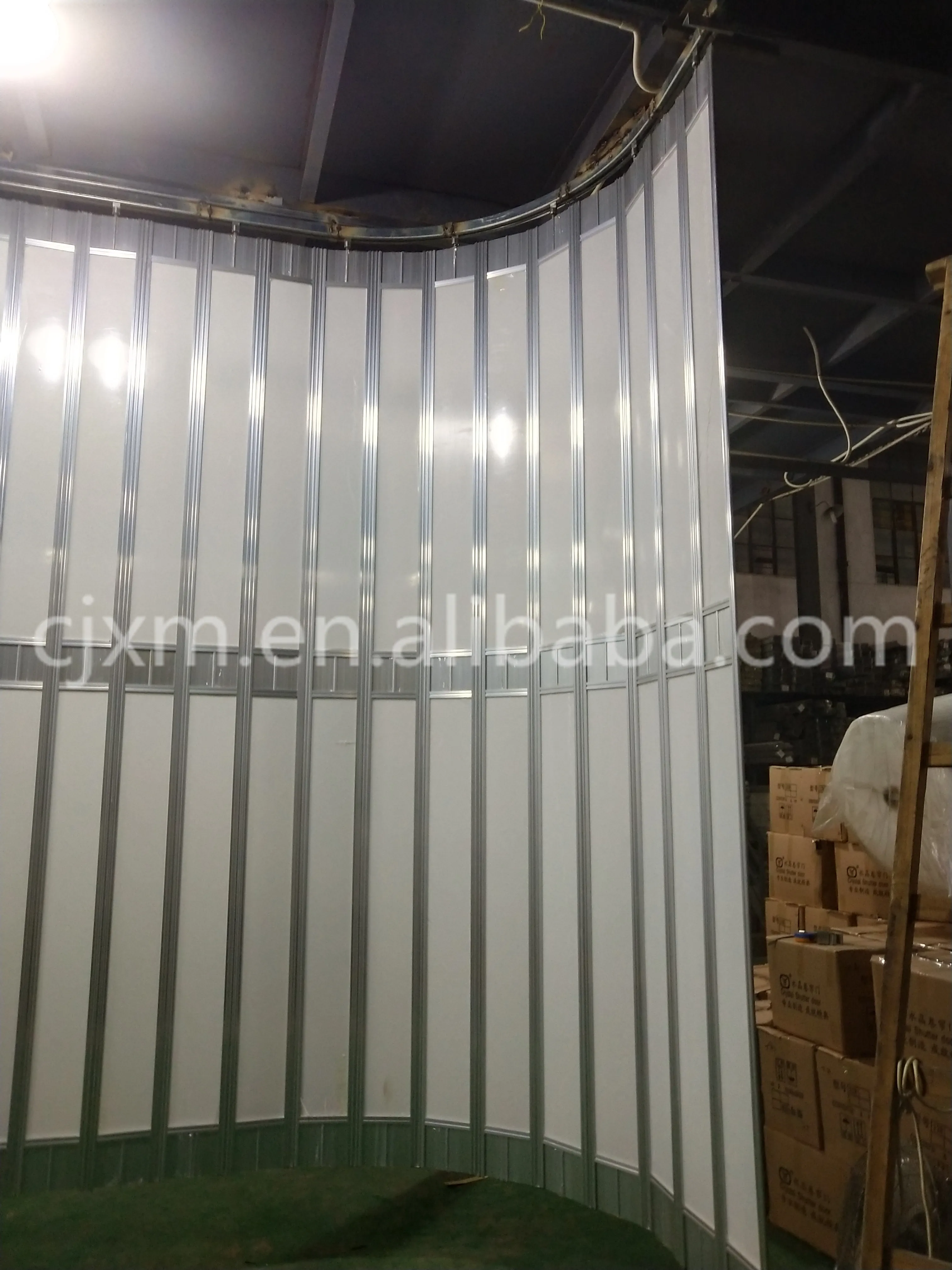 Commercial  fold folding aluminum polycarbonate transparent commercial accordion screen shutter door