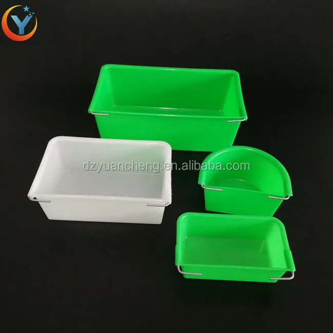 Маленькая цветная кормушка для голубей с двумя