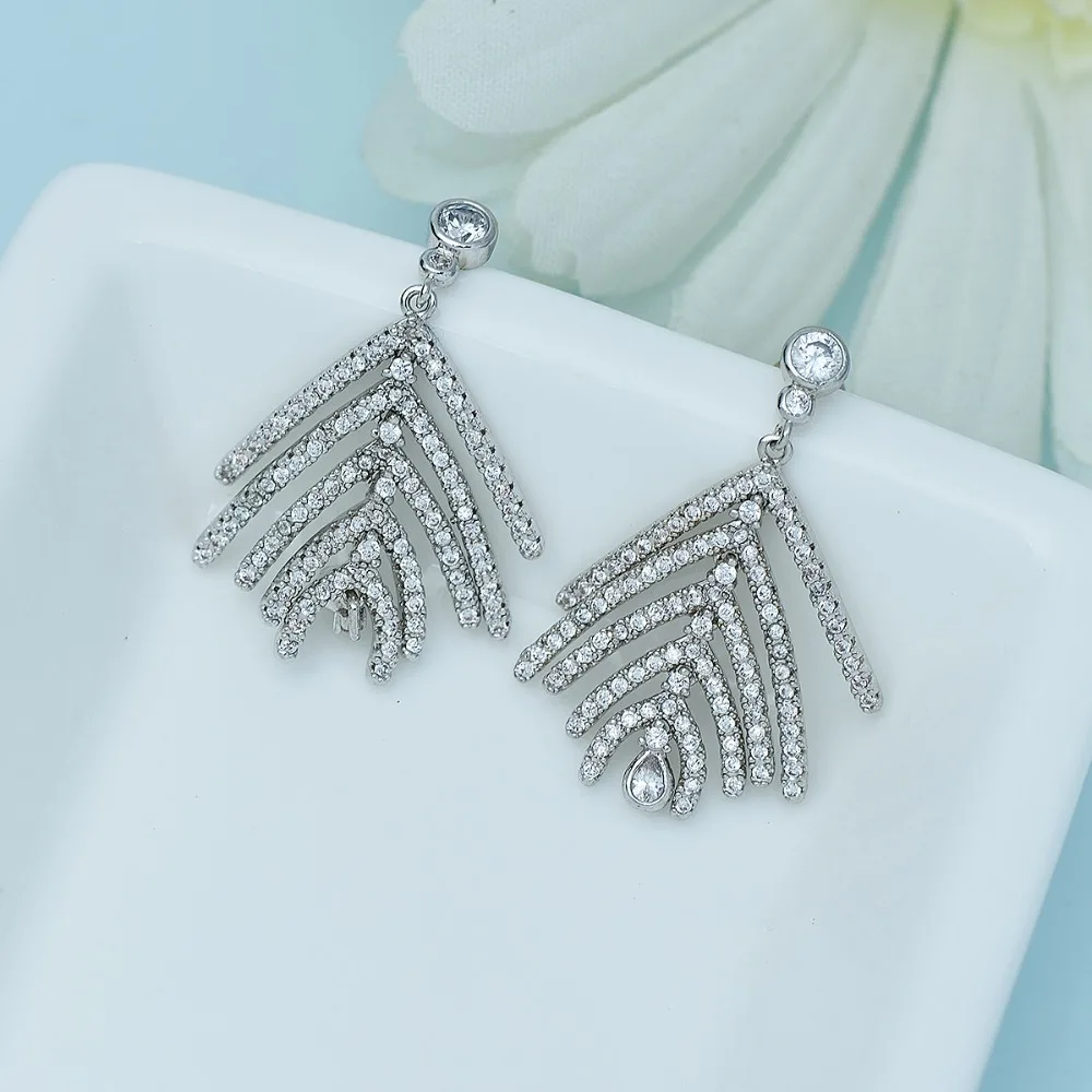 LUOTEEMI Copper Stud Earrings Free Shipping Women Charm Cubic Zirconia Ear Piercing Earrings Studs Initial Stud Earring