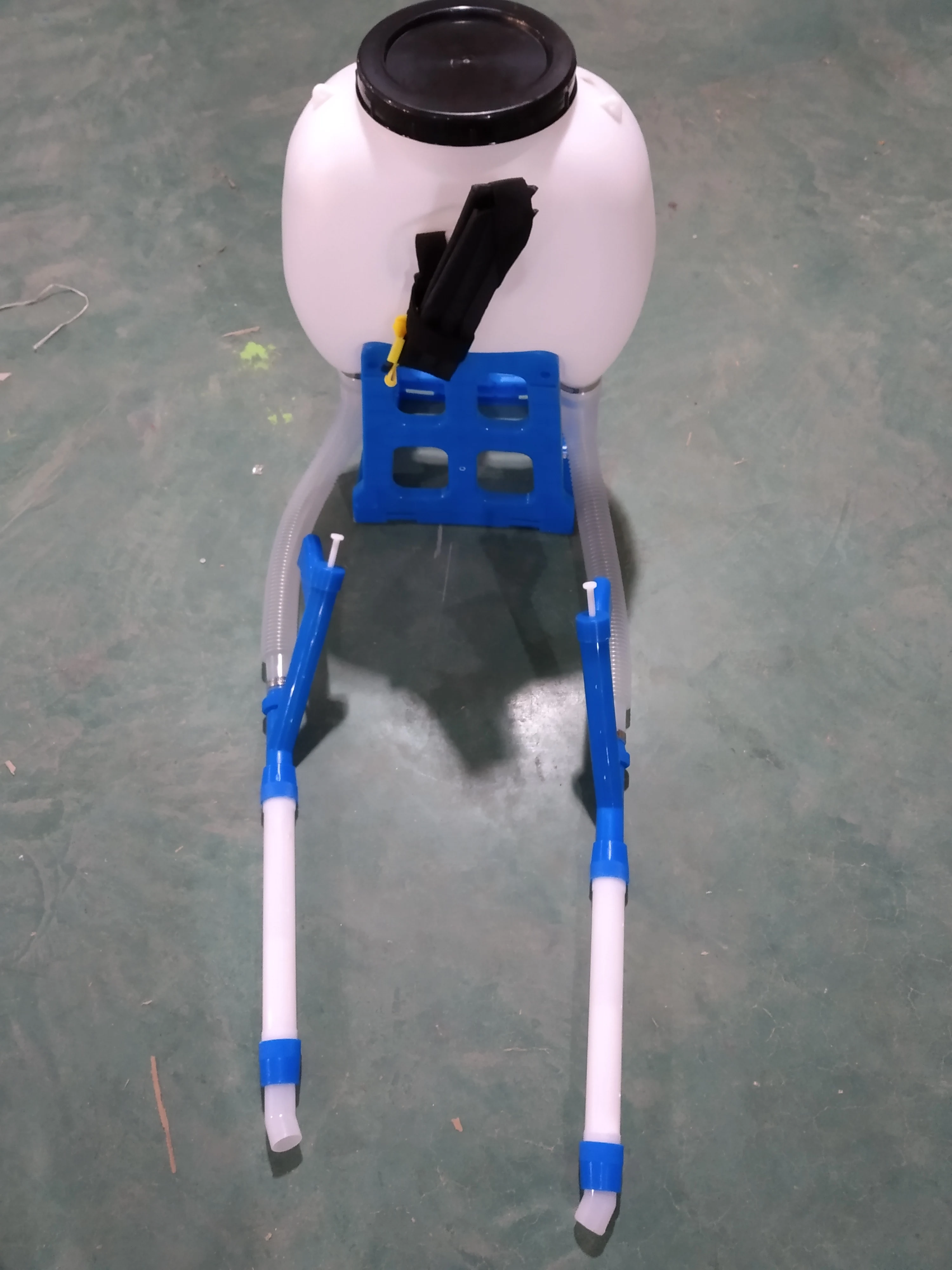 
LQT 20L Throwing Fertilizer Machine Knapsack Fertilizer Applicator 