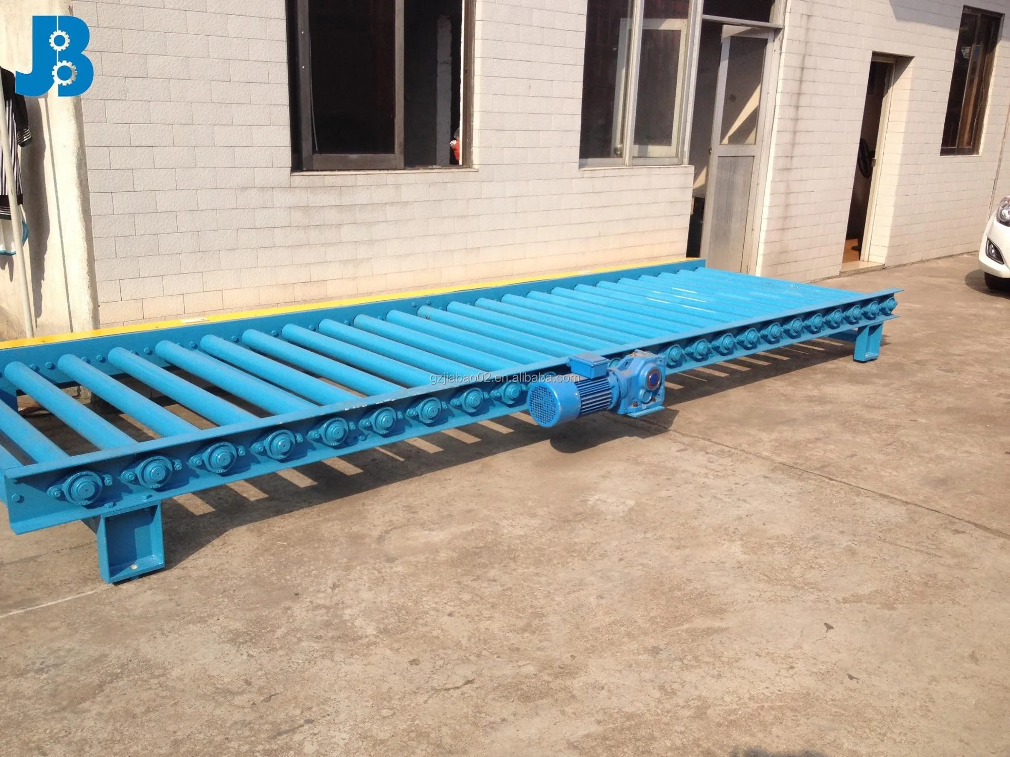 
Gravity roller conveyor for heavy goods transfer 