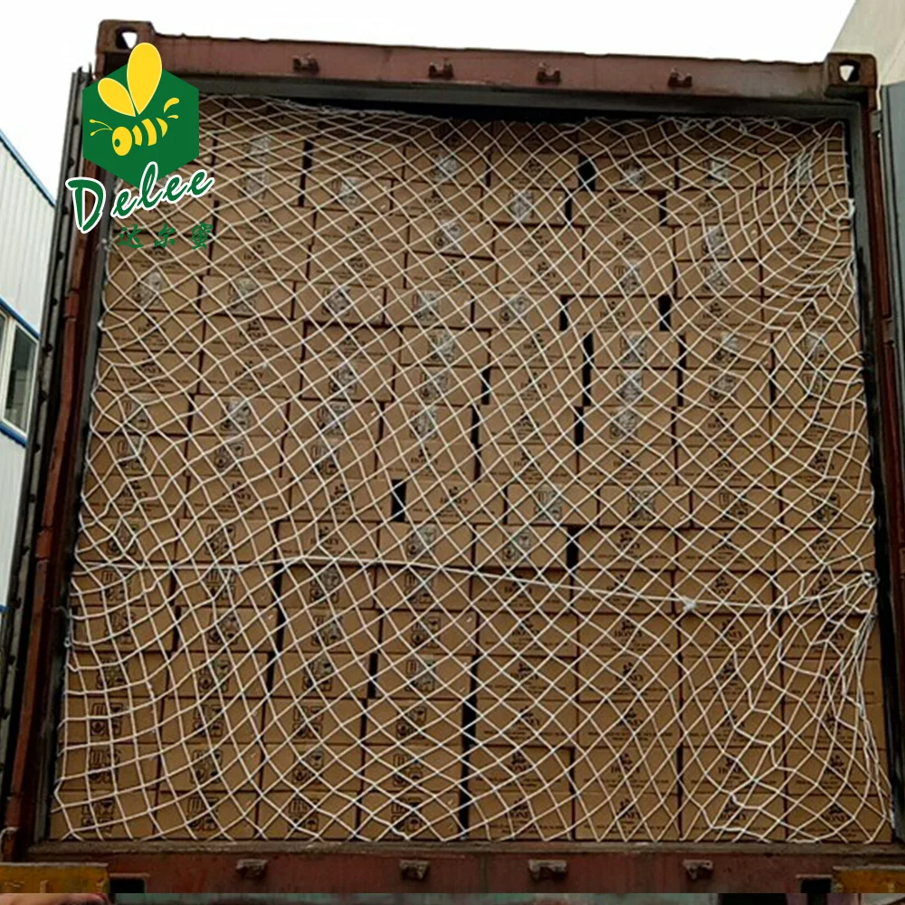 Зрелый гречневый мед в пластиковой бутылке