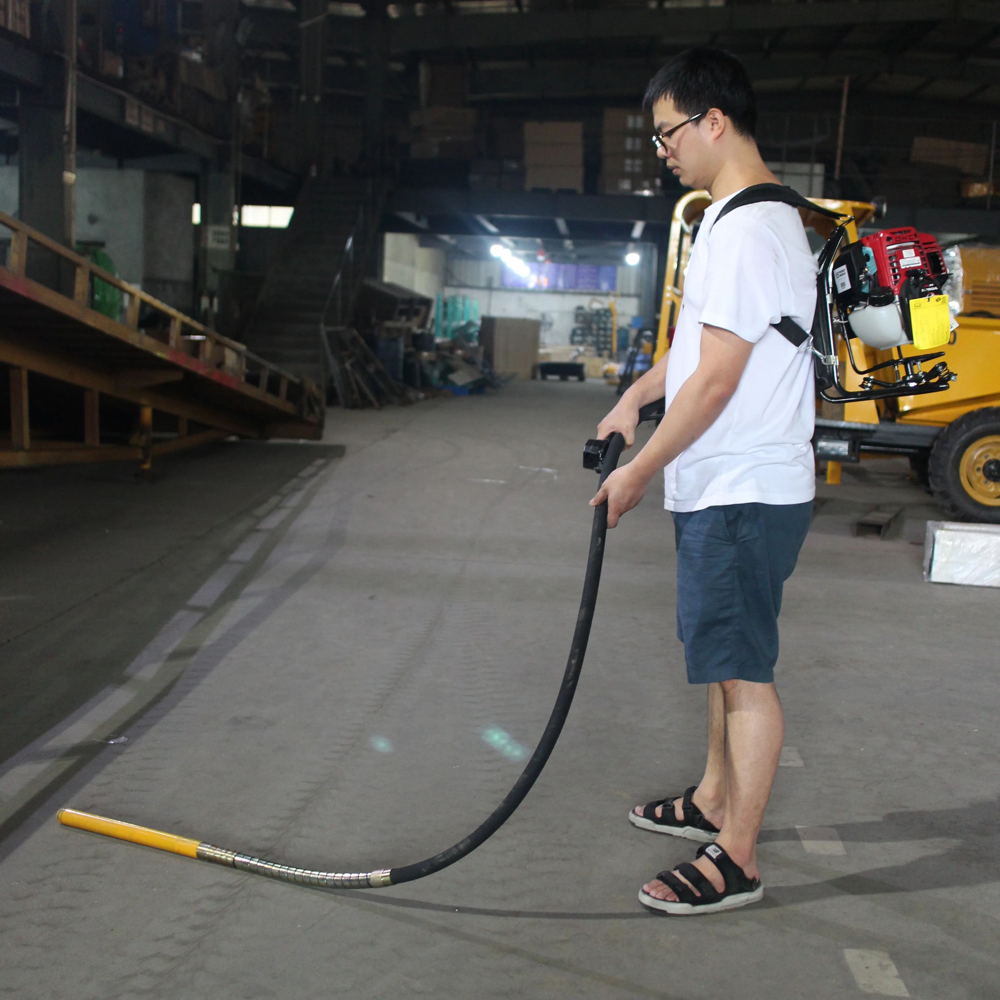 
Back Hold Concrete Vibrator 4 Stroke Engine 