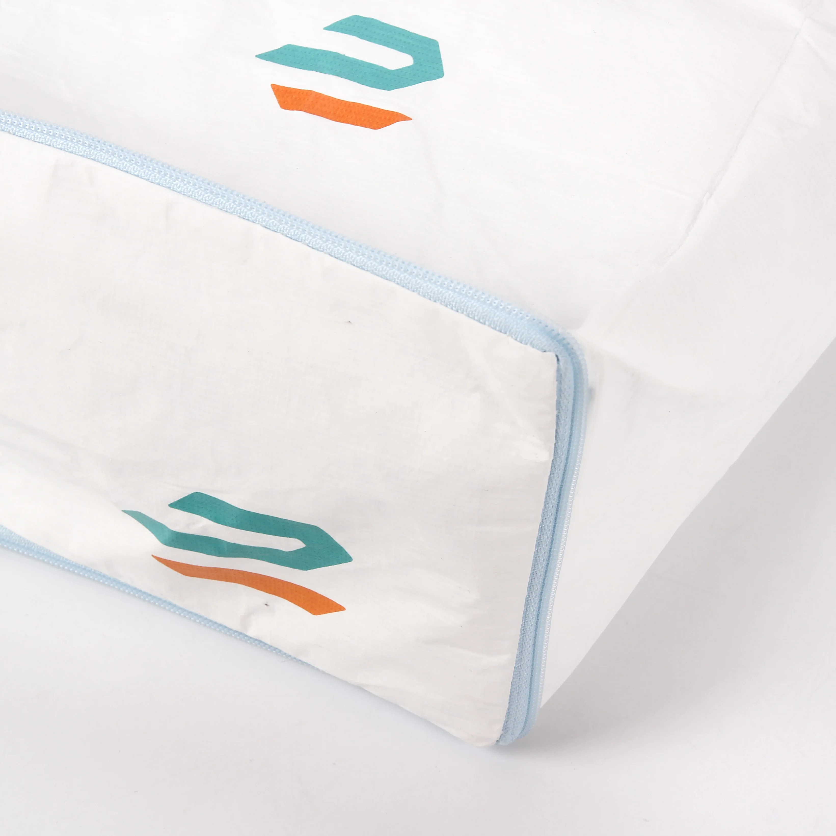 2019 Hot sales pu coated folding tyvek zipper bag