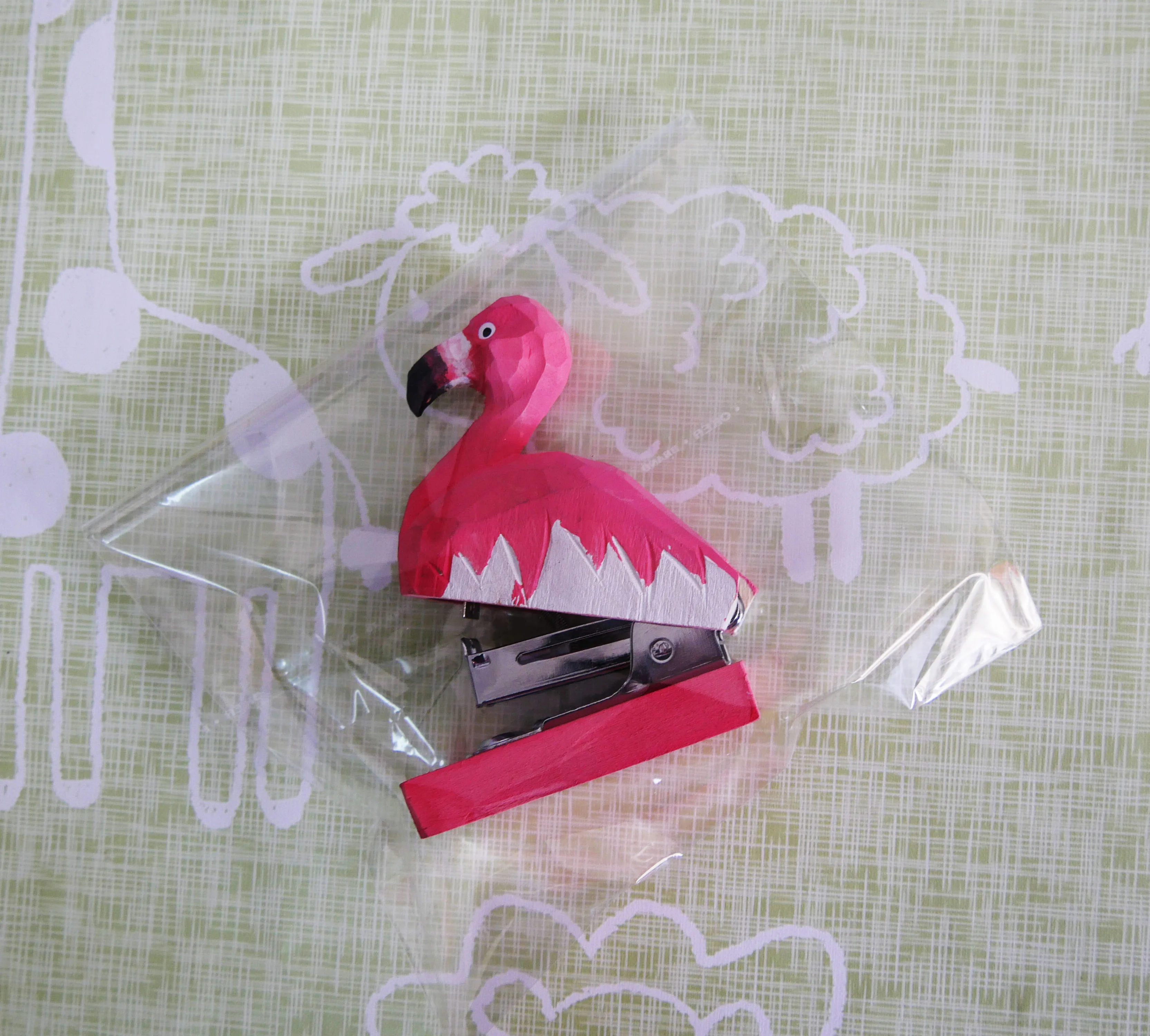 
wholesale creative new style handmade school office stationery wood carving animal shape stapler decoration gifts for kids 