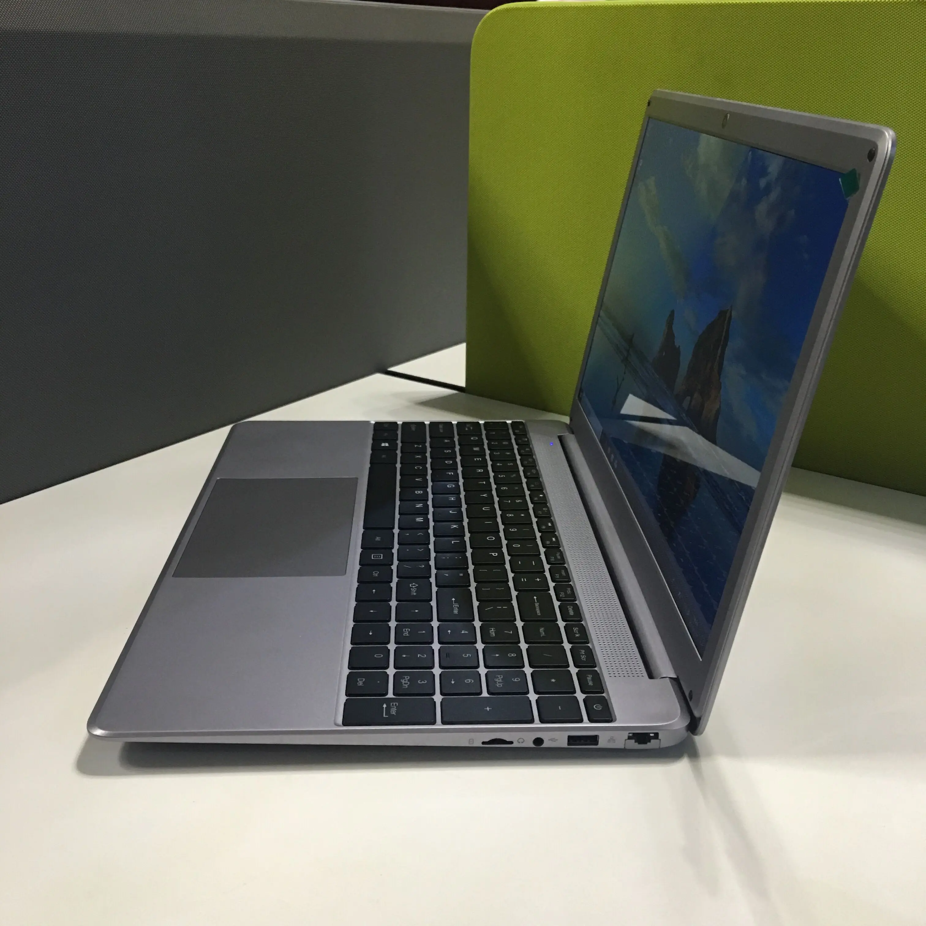 New Best Buy 15.6 inch  FHD  Win10  Core i3 5005U Gaming PC Portable